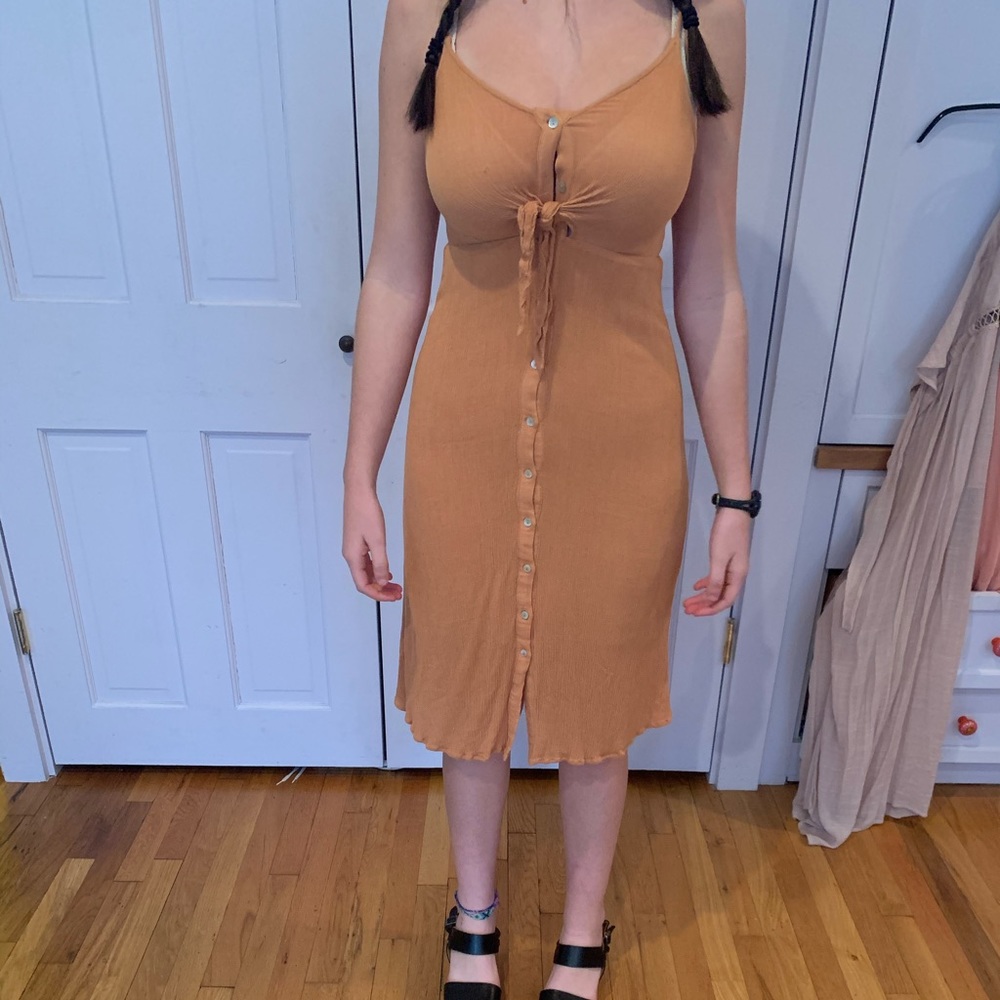Cute dress! Never been worn